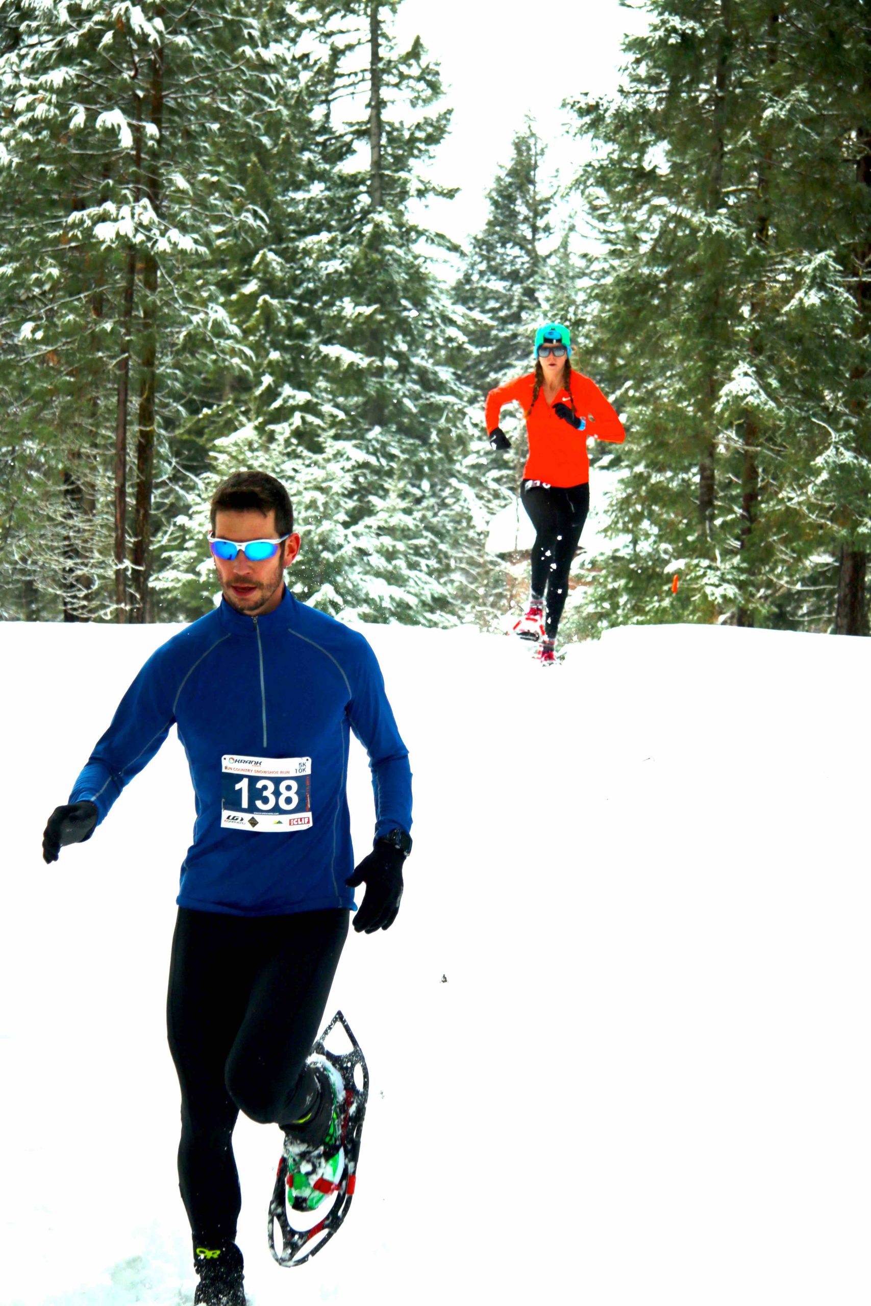 2 snowshoe runners